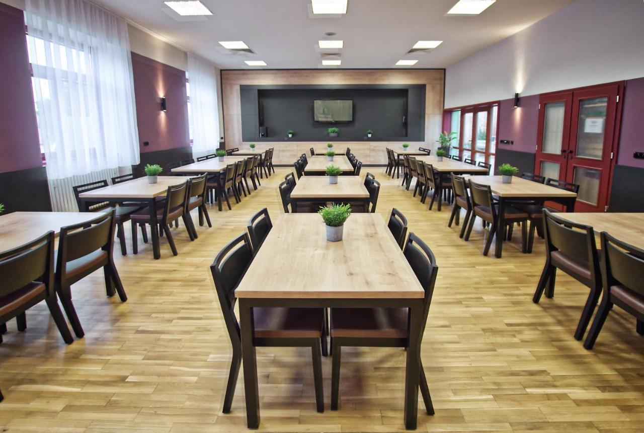 Restaurace A Penzion Praha Dolní Dunajovice Eksteriør billede