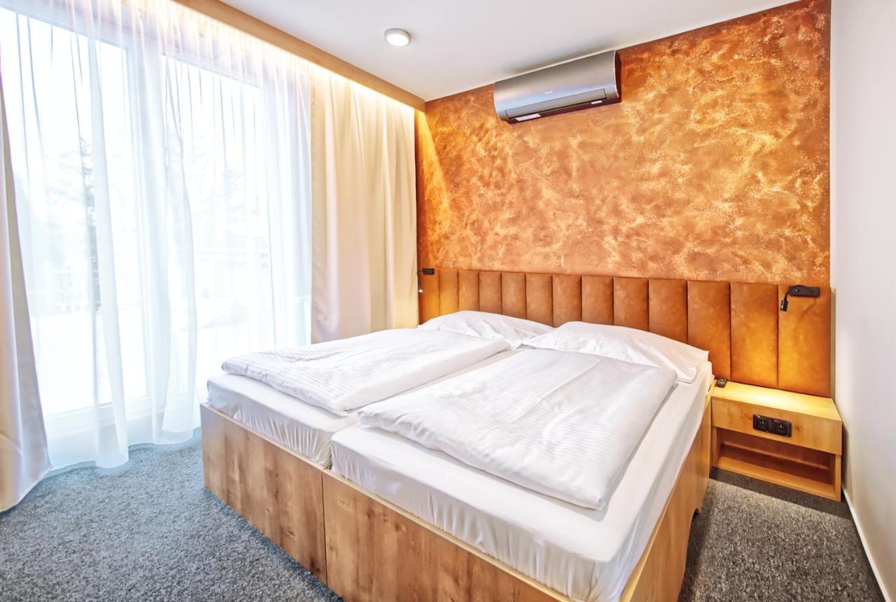 Restaurace A Penzion Praha Dolní Dunajovice Eksteriør billede