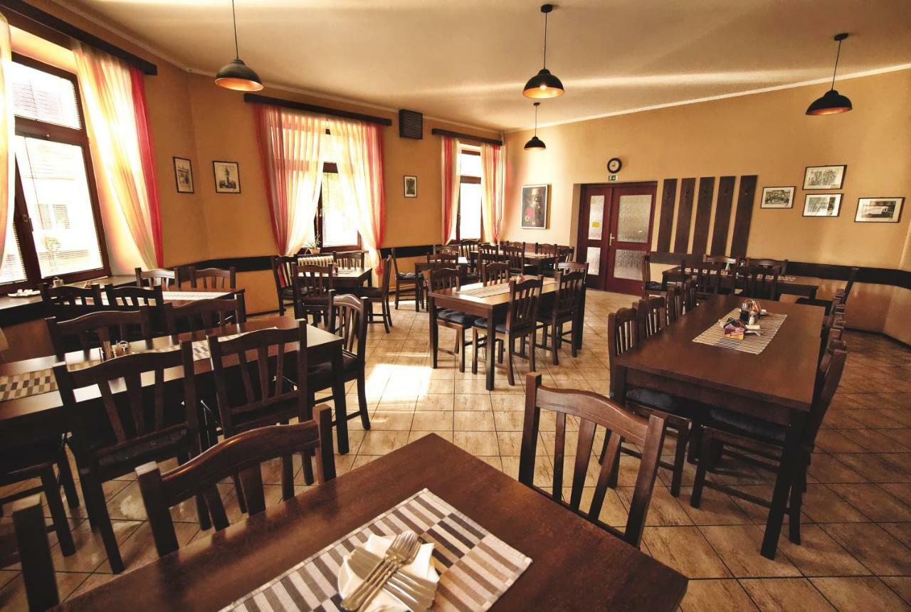 Restaurace A Penzion Praha Dolní Dunajovice Eksteriør billede