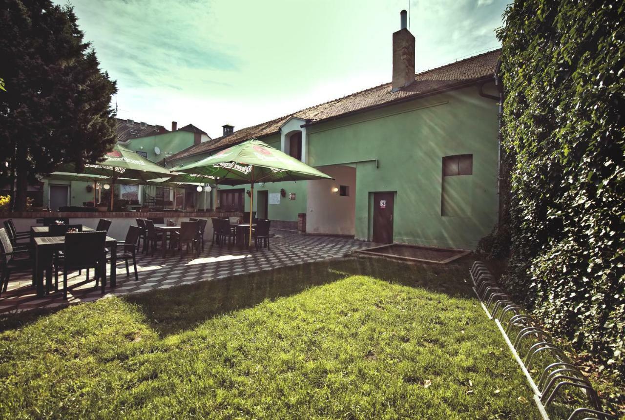 Restaurace A Penzion Praha Dolní Dunajovice Eksteriør billede
