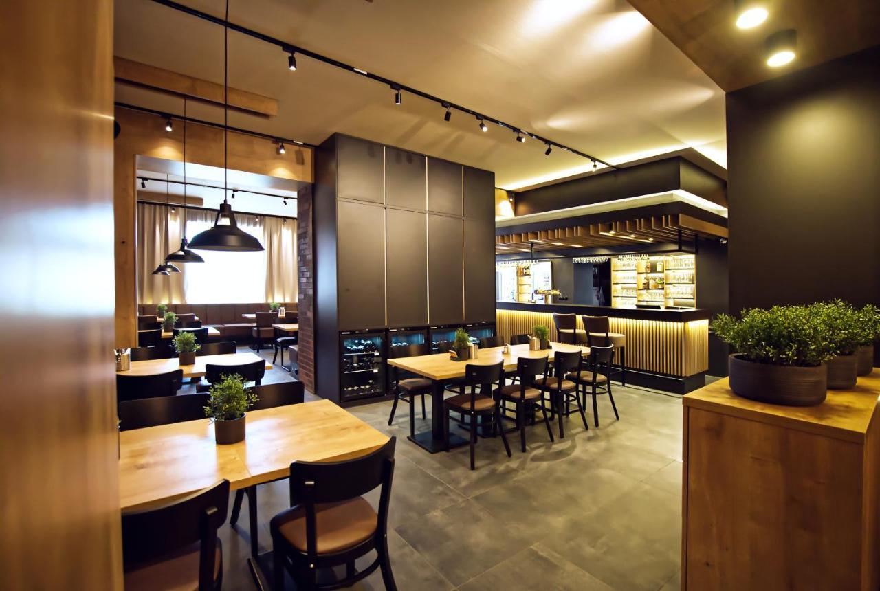Restaurace A Penzion Praha Dolní Dunajovice Eksteriør billede